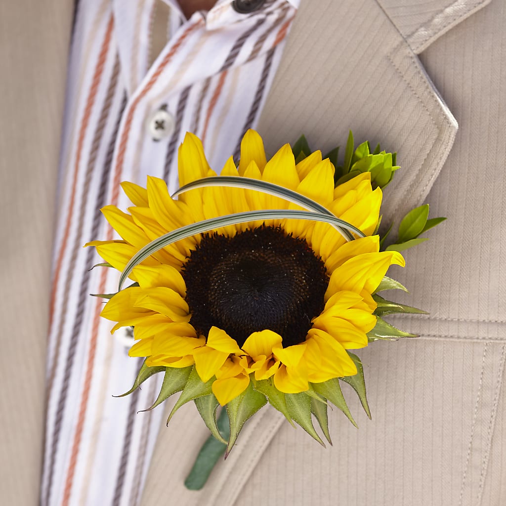 Free Spirit Boutonniere – Flowers And Decor Same Day, Vero Beach FL